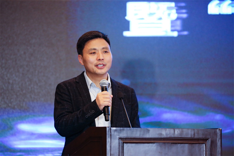 Chen Dehong, Deputy Producer of "Law Lecture Hall" in Social Education Program Center of Central Radio and Television General Station.