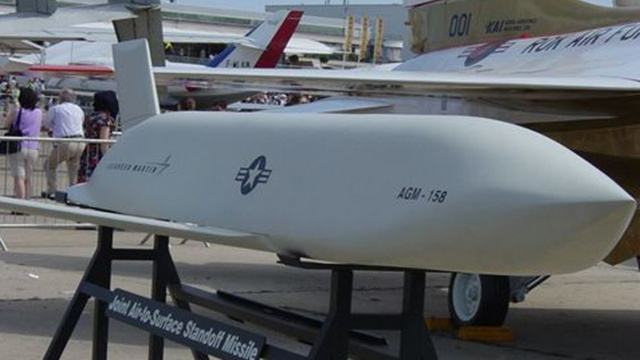 American-made AGM-158 joint air-to-ground defense missile outside the zone (data map)